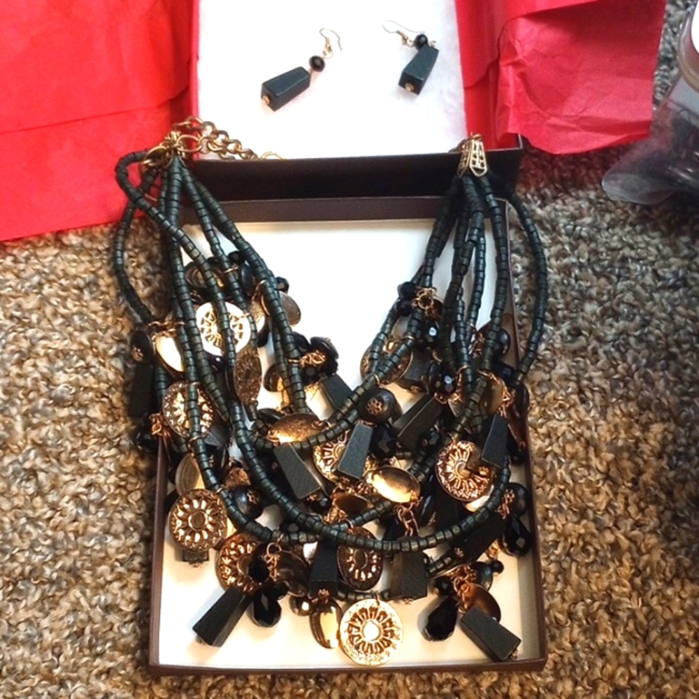 Necklace and earrings set